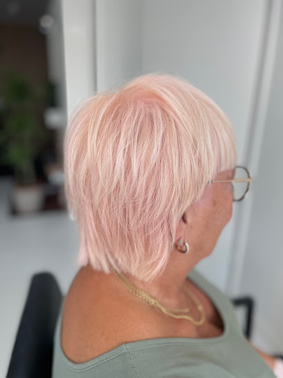 Satu Wirta | Kampaamo i Rovaniemi