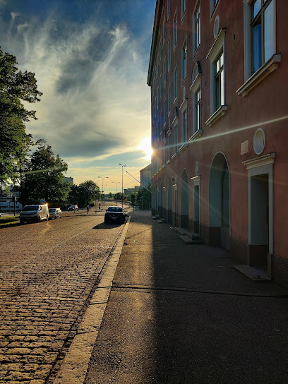 Nicolette Taussi | Hieroja i Kotka
