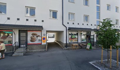 Nina Niemela | Hieroja i Tampere