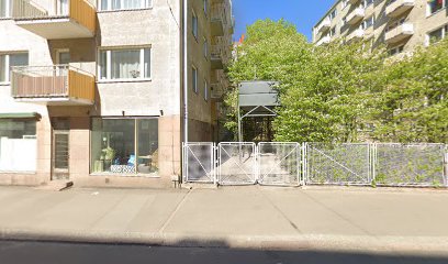 Naildealer Kynsibaari | Kauneuskeskus i Helsinki